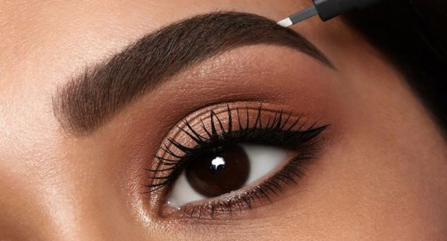 Diseño cejas microblading ibiza